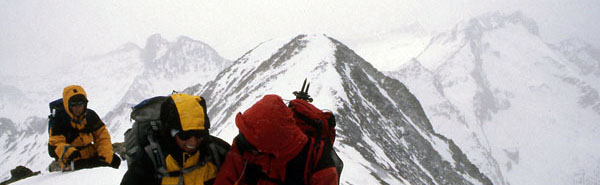 Breu parada a la cresta de Las Espadas amb fred i vent